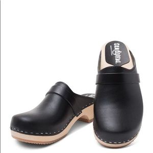 Black Sandgrens Clogs